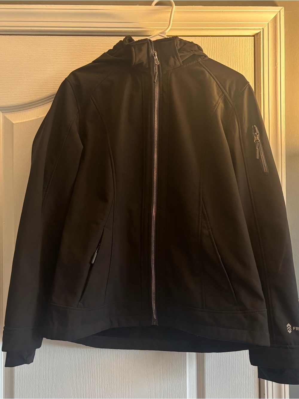 Free Country Women’s Large Black Hooded Softshell Jacket
